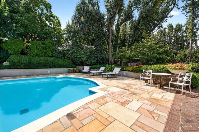 2835 Verona Road, Mission Hills, KS 66208