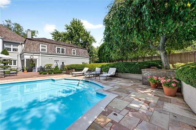 2835 Verona Road, Mission Hills, KS 66208