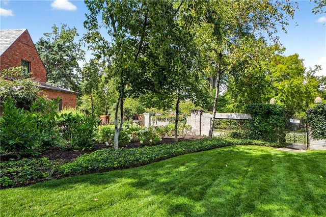 2835 Verona Road, Mission Hills, KS 66208