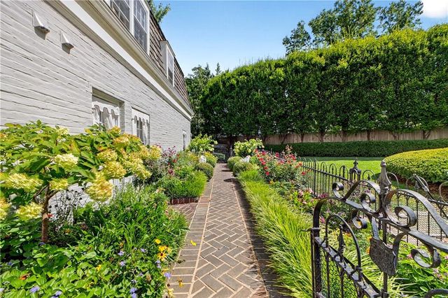 2835 Verona Road, Mission Hills, KS 66208