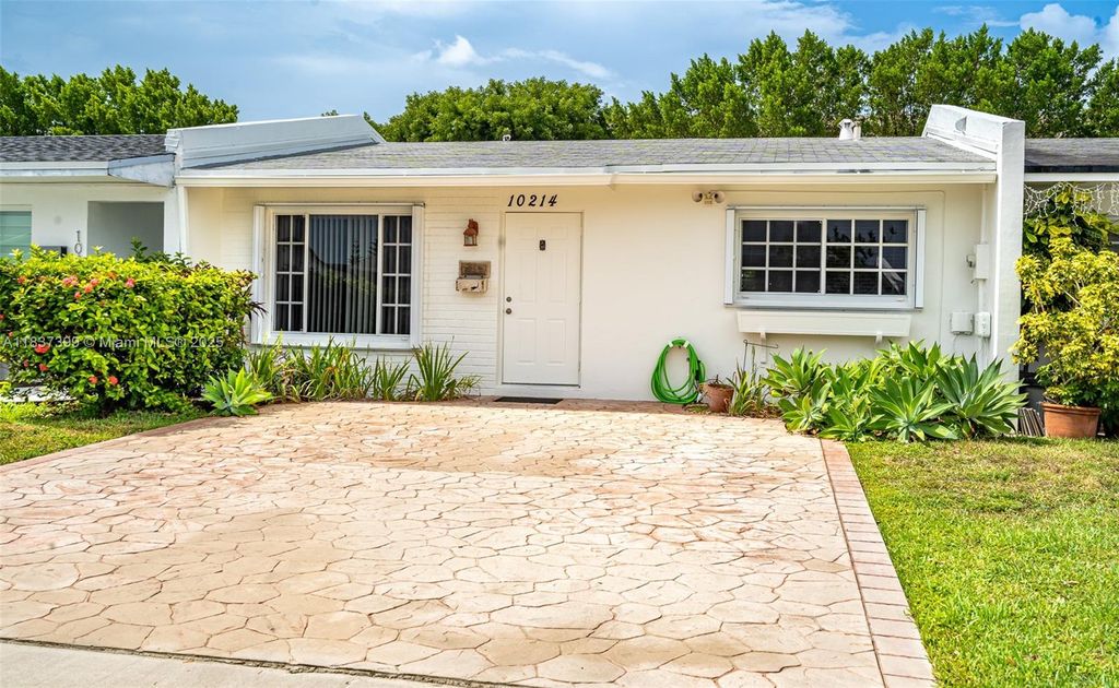 10214 SW 21st Ter, Miami, FL 33165