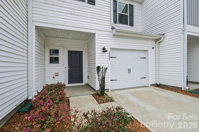 2207 Belterra Drive, Charlotte, NC 28216