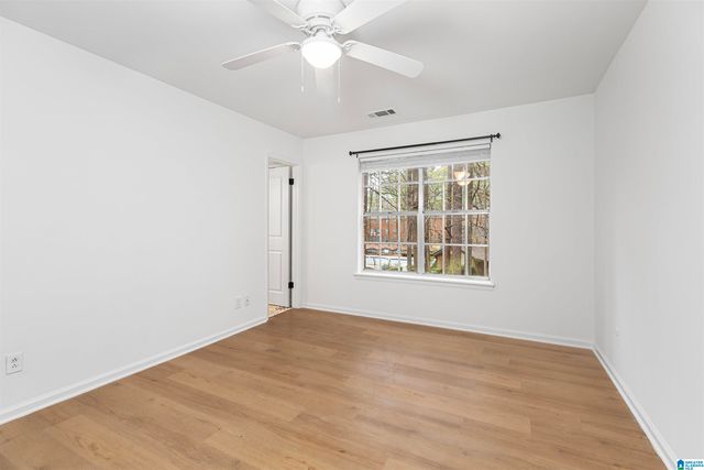 2061 Montreat Cir Apt B, Vestavia Hills, AL 35216