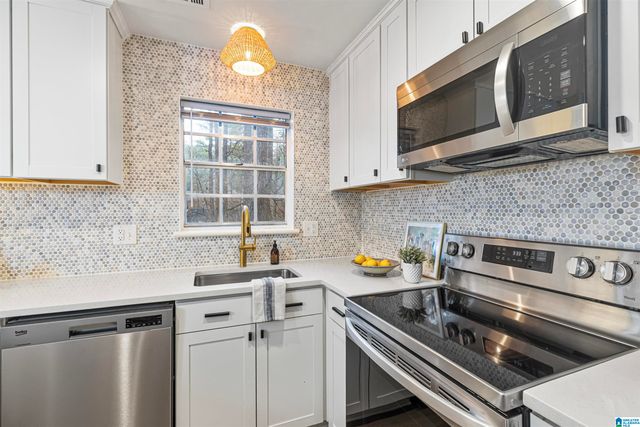 2061 Montreat Cir Apt B, Vestavia Hills, AL 35216