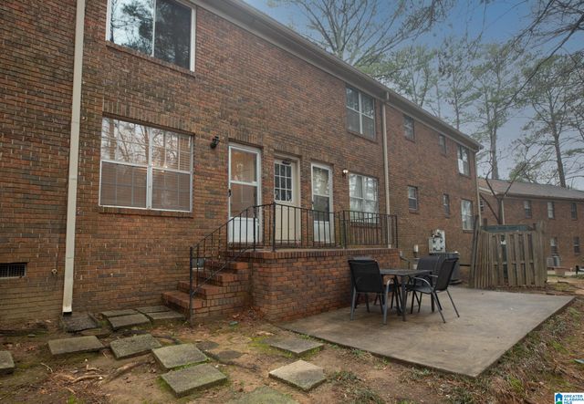 2061 Montreat Cir Apt B, Vestavia Hills, AL 35216
