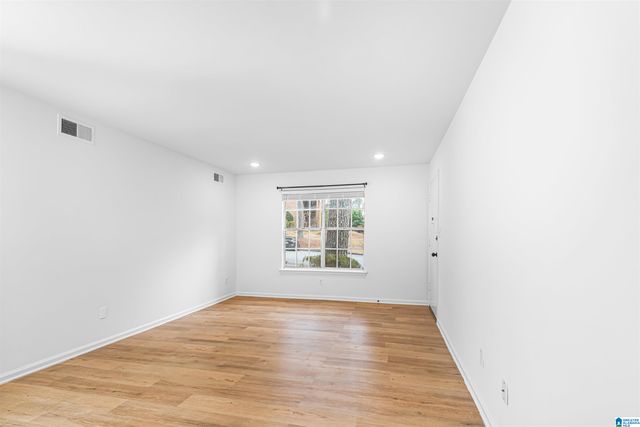 2061 Montreat Cir Apt B, Vestavia Hills, AL 35216