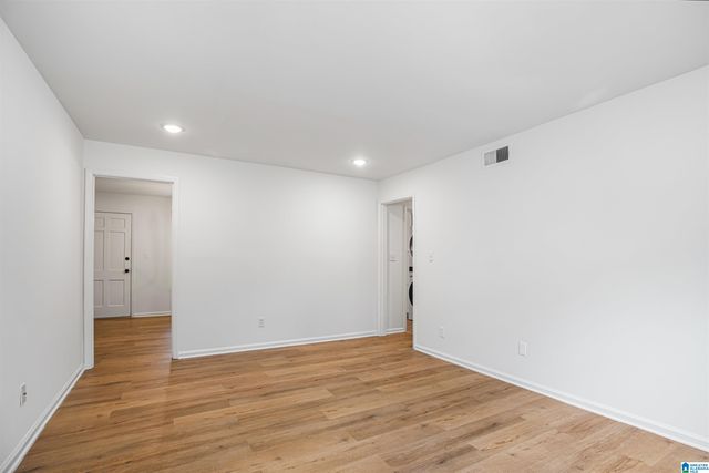 2061 Montreat Cir Apt B, Vestavia Hills, AL 35216