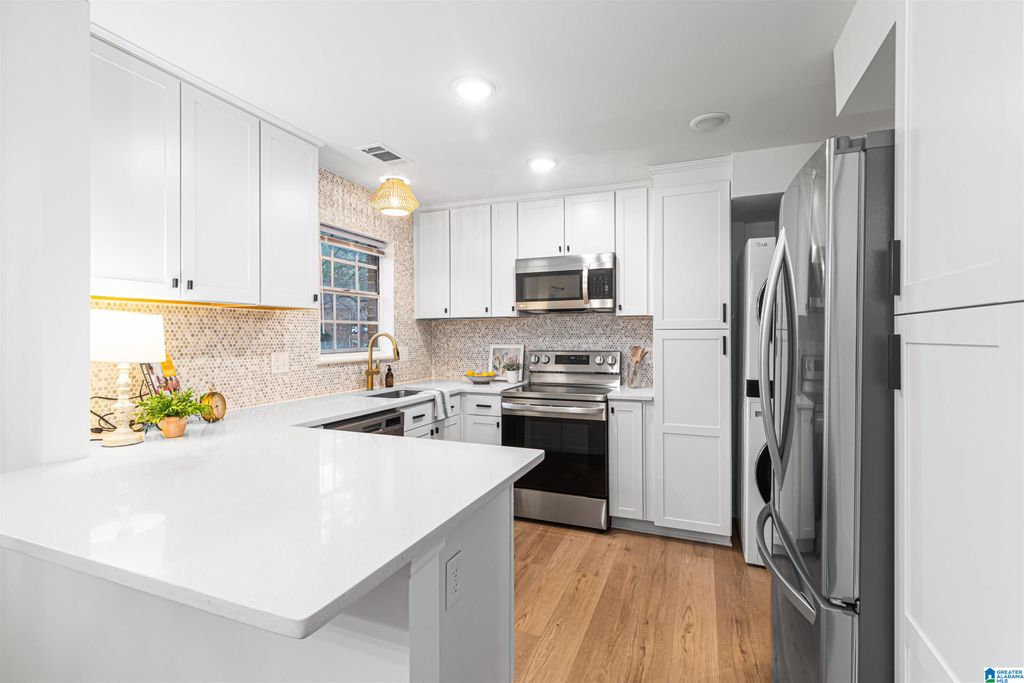 2061 Montreat Cir Apt B, Vestavia Hills, AL 35216