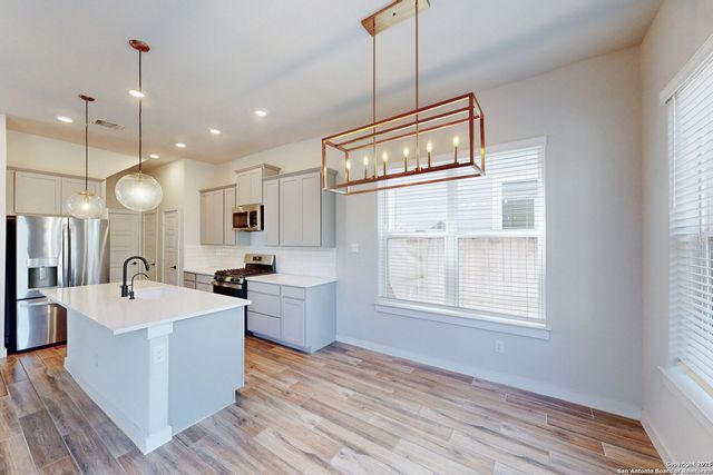5843 Whitby Rd Unit 17, San Antonio, TX 78240