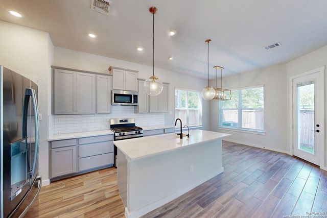 5843 Whitby Rd Unit 17, San Antonio, TX 78240