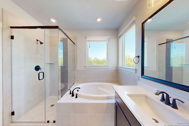 5843 Whitby Rd Unit 17, San Antonio, TX 78240