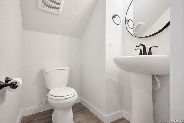 5843 Whitby Rd Unit 17, San Antonio, TX 78240