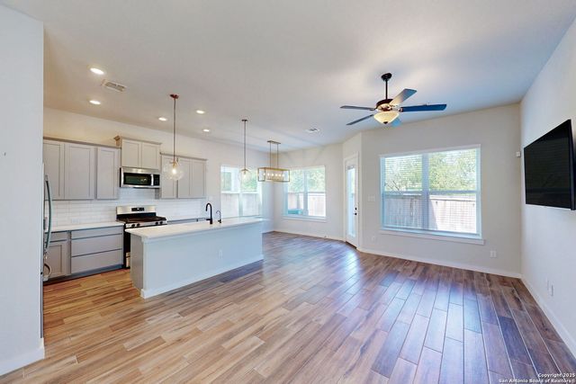 5843 Whitby Rd Unit 17, San Antonio, TX 78240