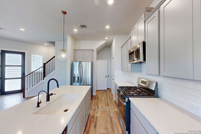 5843 Whitby Rd Unit 17, San Antonio, TX 78240