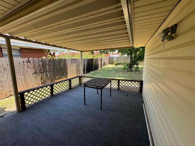1505 NW 50th St, Lawton, OK 73505