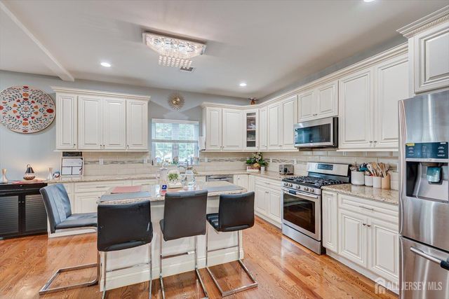 37 Wildwood Avenue, Fords, NJ 08863