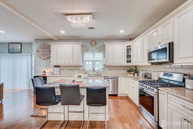 37 Wildwood Avenue, Fords, NJ 08863