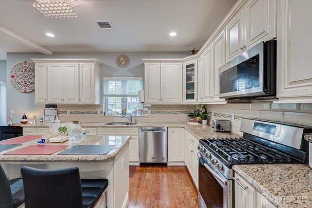 37 Wildwood Avenue, Fords, NJ 08863