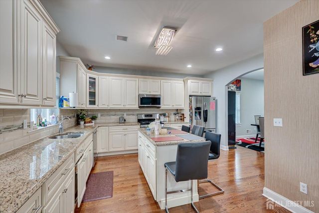 37 Wildwood Avenue, Fords, NJ 08863