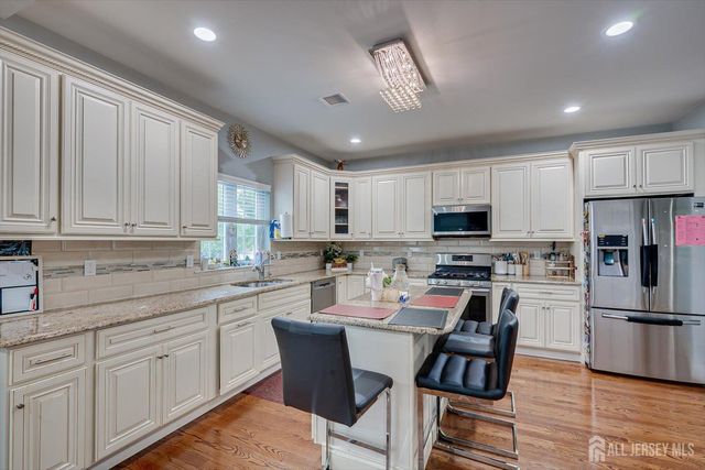 37 Wildwood Avenue, Fords, NJ 08863
