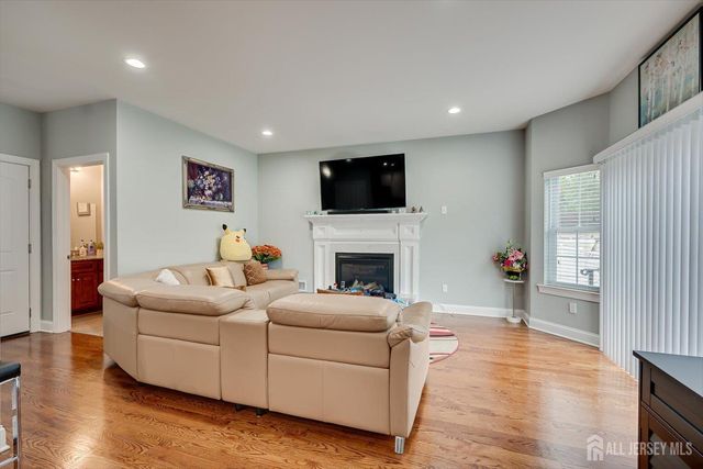 37 Wildwood Avenue, Fords, NJ 08863