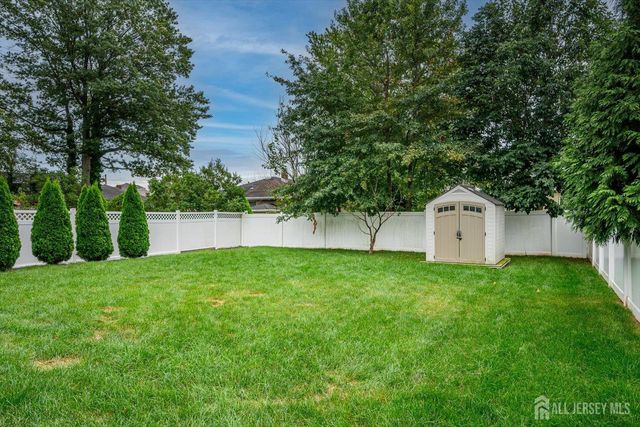 37 Wildwood Avenue, Fords, NJ 08863