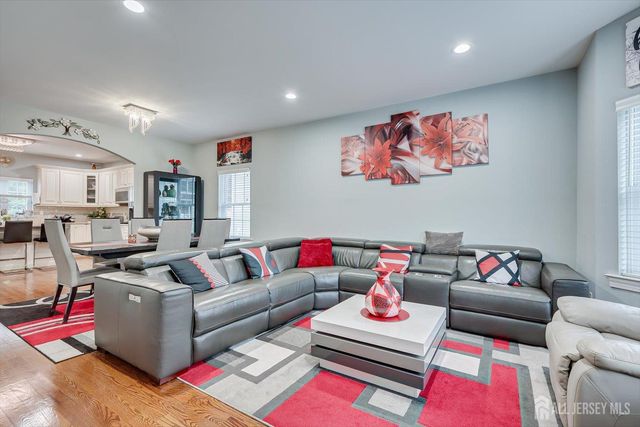 37 Wildwood Avenue, Fords, NJ 08863