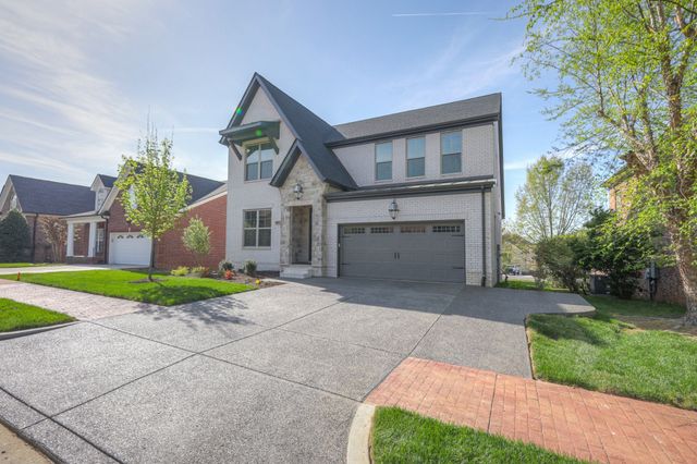 1087 Isaac Franklin Dr, Gallatin, TN 37066