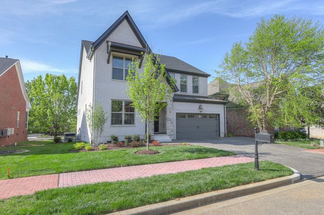 1087 Isaac Franklin Dr, Gallatin, TN 37066