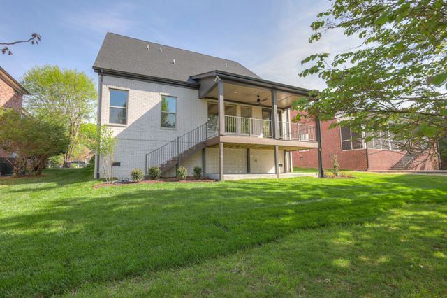 1087 Isaac Franklin Dr, Gallatin, TN 37066