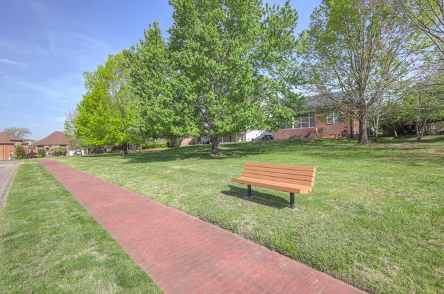 1087 Isaac Franklin Dr, Gallatin, TN 37066