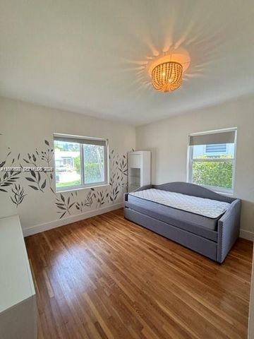 9472 Byron Ave, Surfside, FL 33154