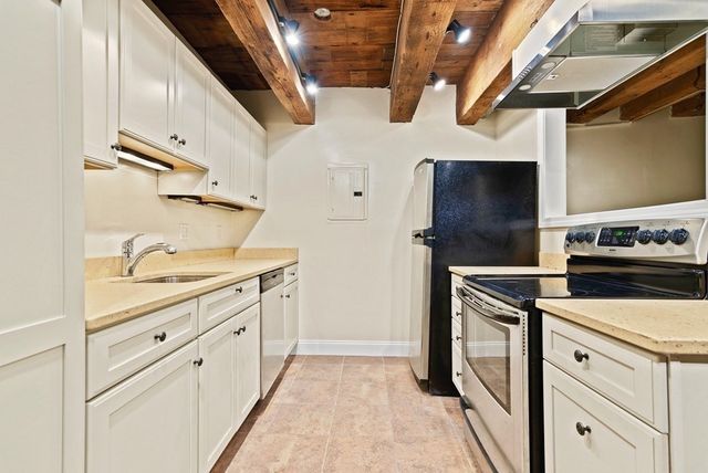 90 Commercial St 1A, Boston, MA 02109