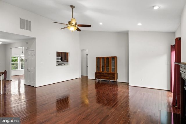 29 APPLEGATE DR, Florence, NJ 08518