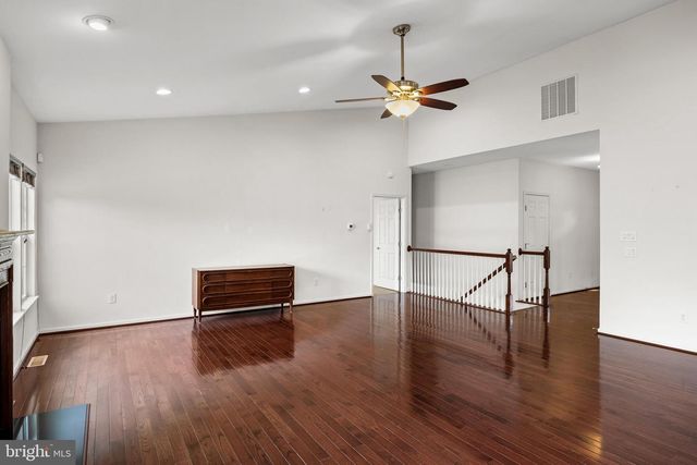 29 APPLEGATE DR, Florence, NJ 08518