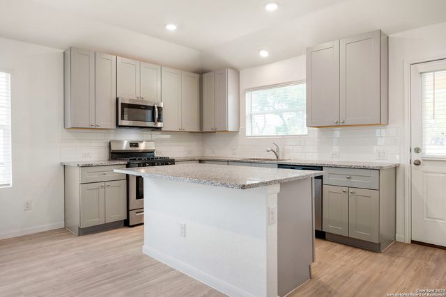 9250 Landa Fls, San Antonio, TX 78254