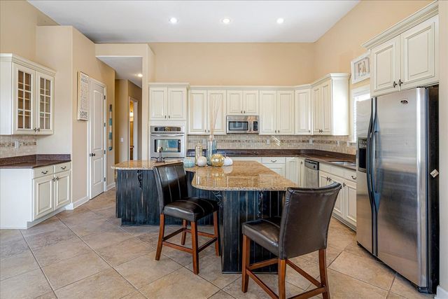 9655 GRAYS MEADOW DR, Cordova, TN 38018