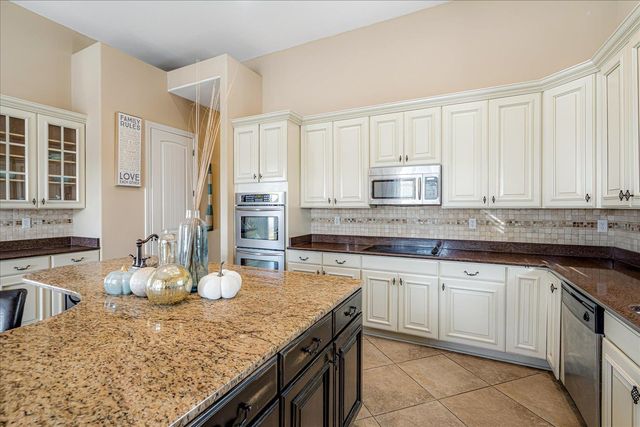 9655 GRAYS MEADOW DR, Cordova, TN 38018