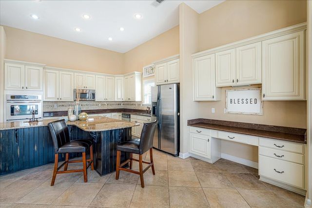 9655 GRAYS MEADOW DR, Cordova, TN 38018