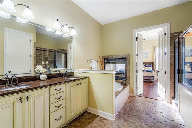 9655 GRAYS MEADOW DR, Cordova, TN 38018