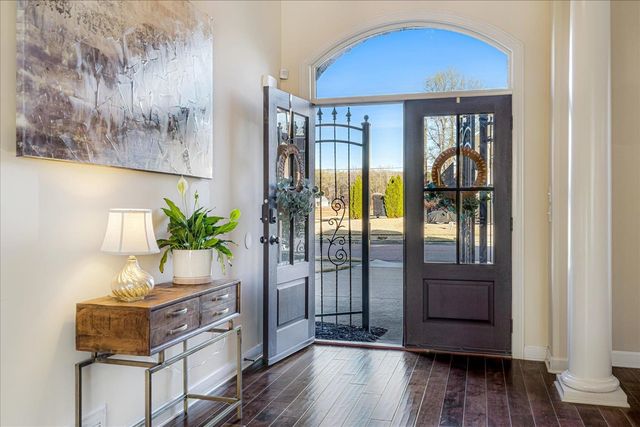 9655 GRAYS MEADOW DR, Cordova, TN 38018