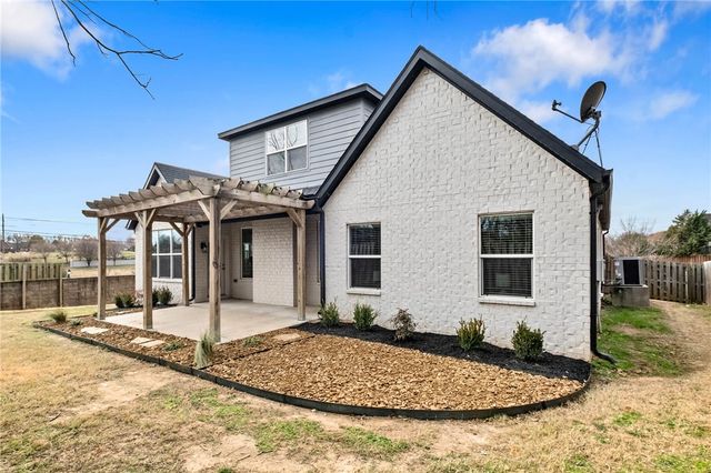 123 Angel Falls Lane, Springdale, AR 72762