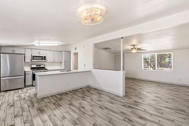 1718 S Avenida Regulo, Tucson, AZ 85710