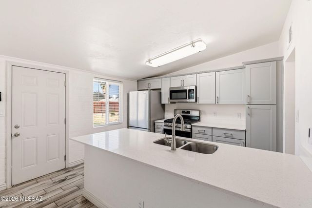 1718 S Avenida Regulo, Tucson, AZ 85710