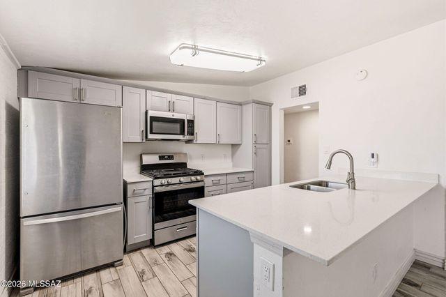 1718 S Avenida Regulo, Tucson, AZ 85710