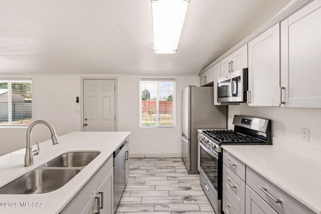 1718 S Avenida Regulo, Tucson, AZ 85710