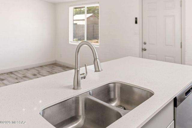 1718 S Avenida Regulo, Tucson, AZ 85710