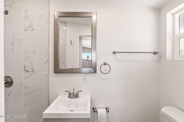 1718 S Avenida Regulo, Tucson, AZ 85710