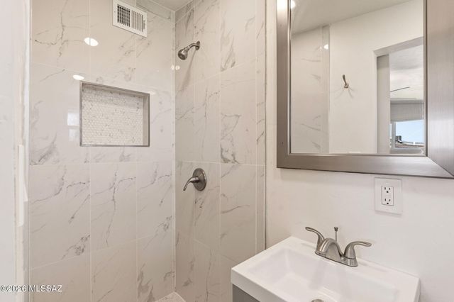 1718 S Avenida Regulo, Tucson, AZ 85710