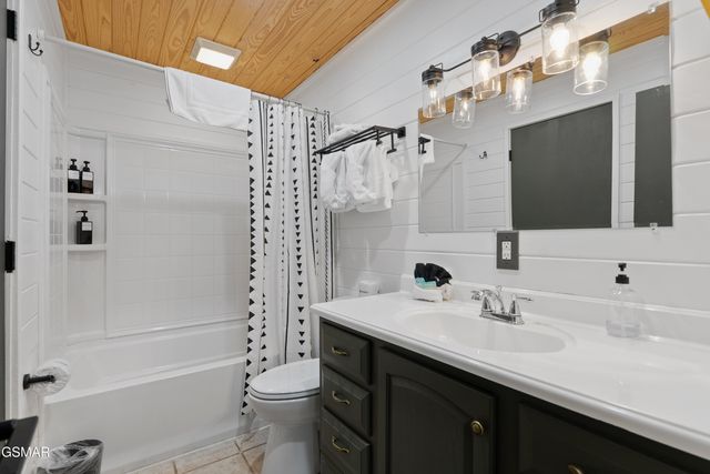 715 Upper Windsor Way, Gatlinburg, TN 37738